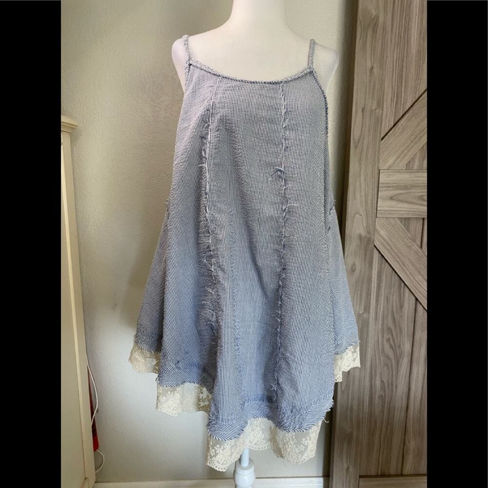 Altar’d state m blue/white seersucker  top/tunic
